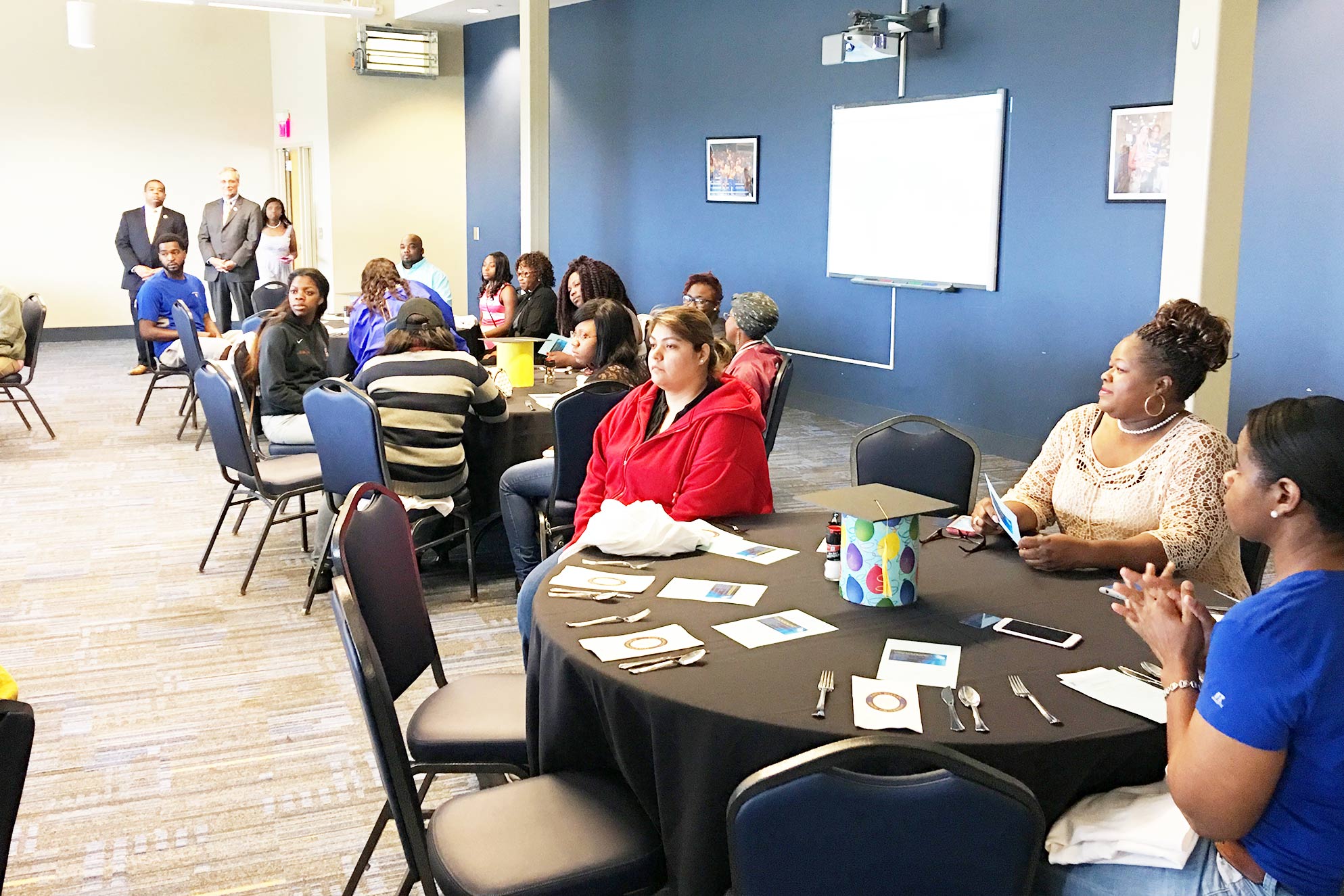 fvsunaa_graduating_class_breakfast_09.jpg